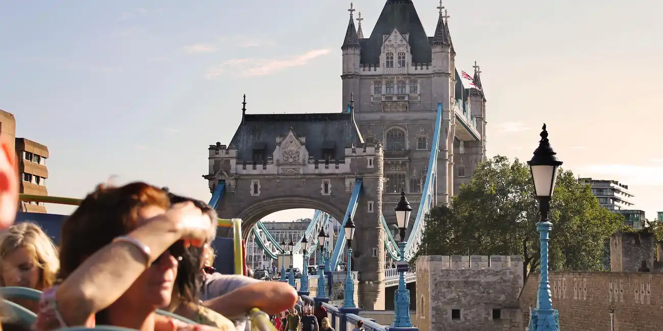 The best and easiest way to see London's highlights. Hop-on Hop-off Bus Tours Ticket London, United Kingdom.