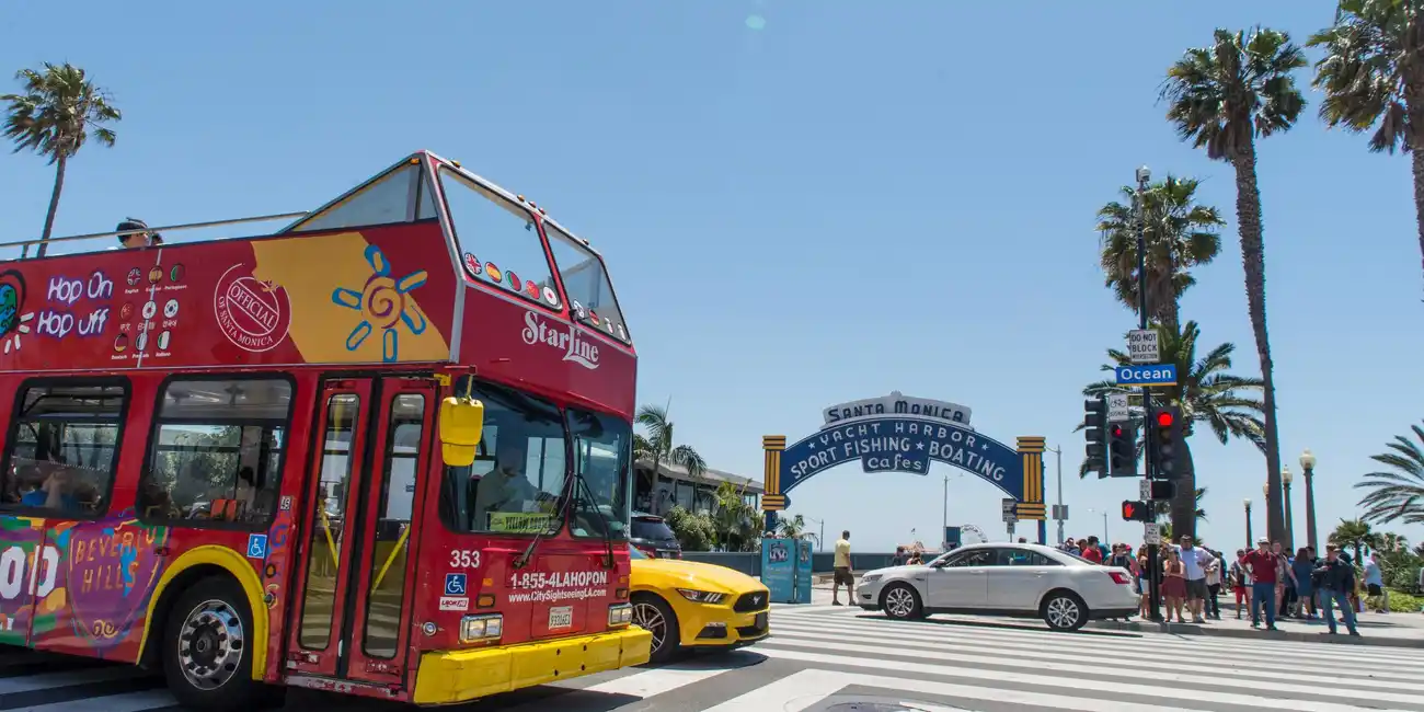 Explore the City of Angels at your pace with 3 different bus routes. Hop-on Hop-off Bus Tours Ticket Los Angeles, United States.