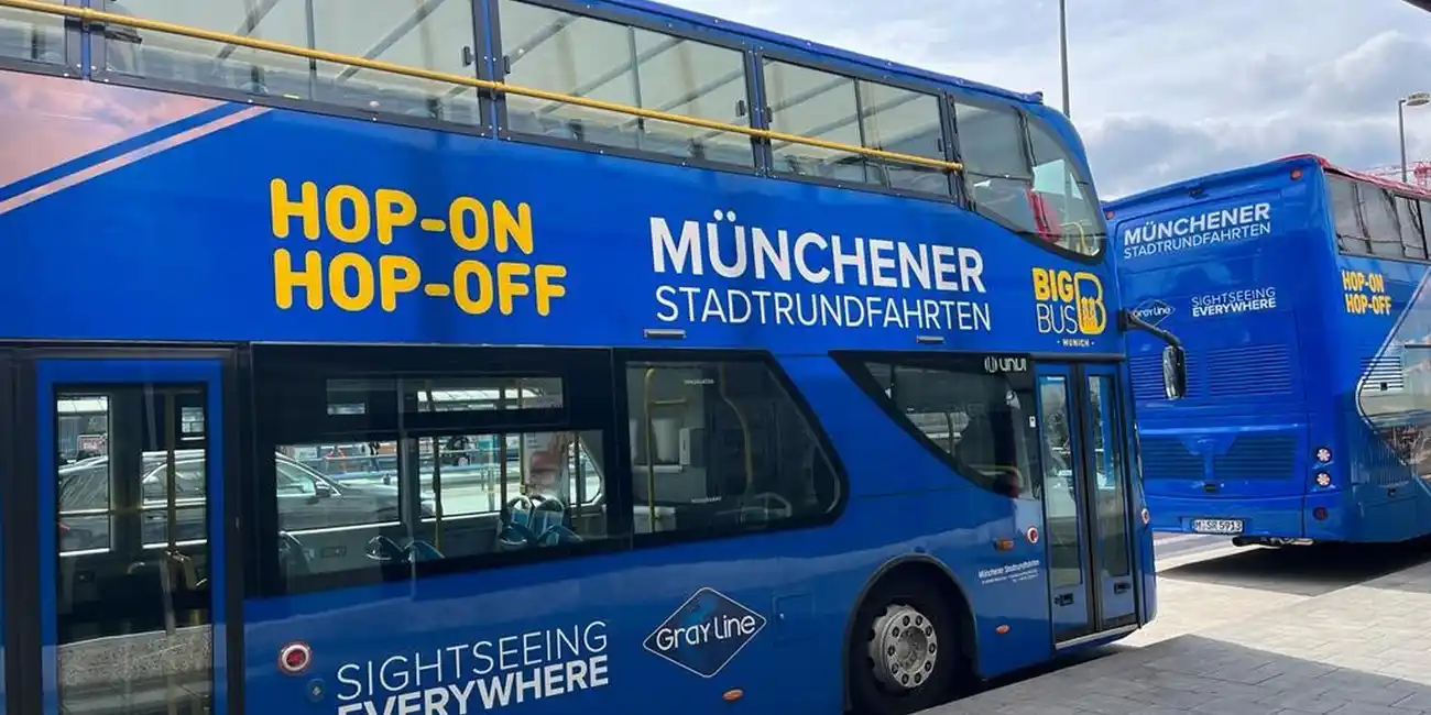 Crie seu próprio itinerário turístico em Munique em um ônibus open-top com ótimas vistas. Bilhetes para um tour em ônibus Hop-on Hop-off em Munique, Alemanha.
