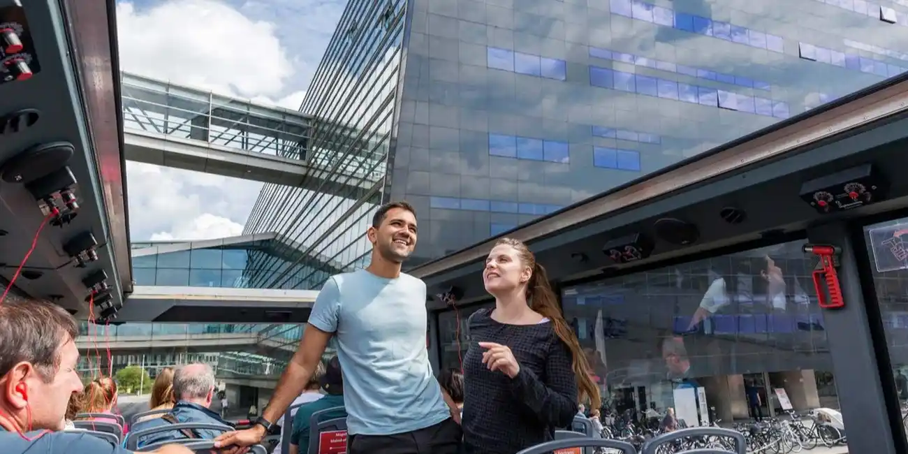 Descubra Copenhague do andar superior de um ônibus e obtenha as melhores vistas da cidade. Bilhetes para um tour em ônibus Hop-on Hop-off em Copenhague, Dinamarca.